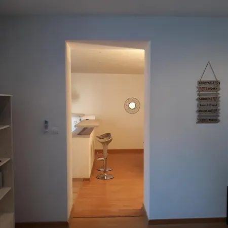 5 Minutes Des Arènes, 6 Couchages * Nîmes
