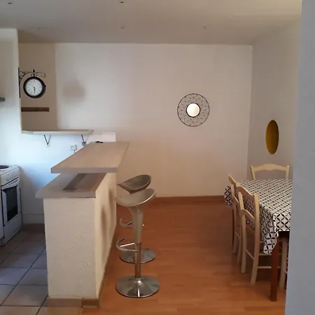 5 Minutes Des Arenes, 6 Couchages Apartmán Nîmes